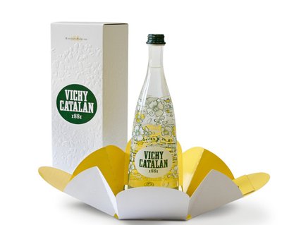 品牌设计怎么做才更好? t01f63daa493cddd824.jpg